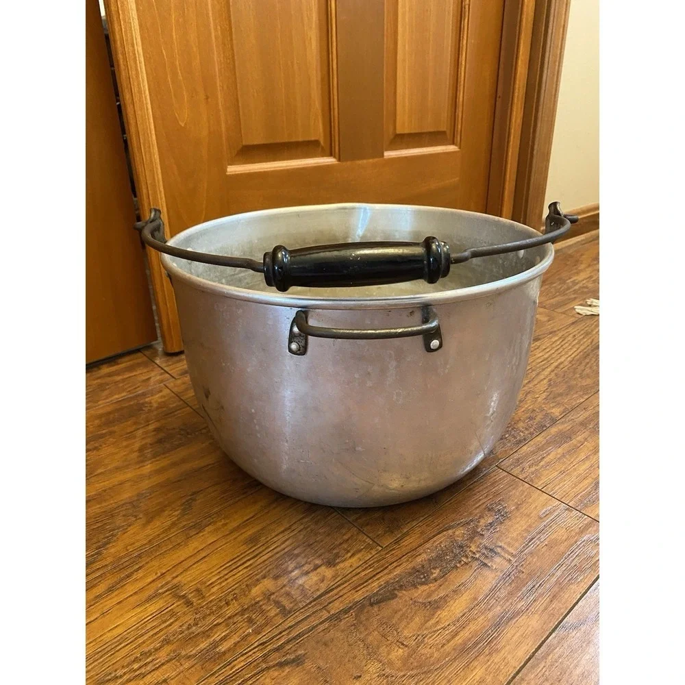 VTG Wear-Ever Aluminum Large 17qt 2367 Stock Pot No Lid Lodge Camp Rustic
